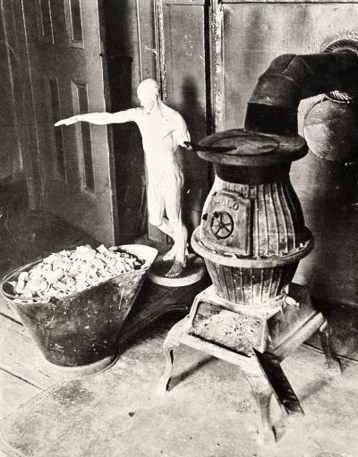 Man Ray, Studio in 8th Street New York, tirage argentique, 1918 2