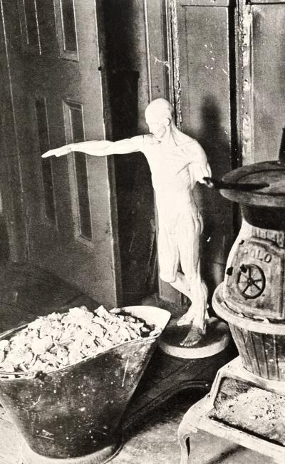 Man Ray, Studio in 8th Street New York, tirage argentique, 1918 2