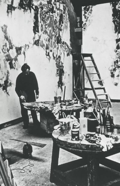 Maurice Bismuth, Sam Francis dans son atelier à Paris, tirage argentique, vers 1956 2