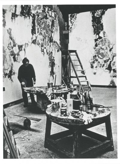 Maurice Bismuth, Sam Francis dans son atelier à Paris, tirage argentique, vers 1956 2