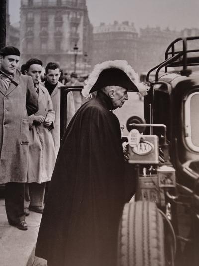 Henri Cartier-Bresson - Academician on his way to Nôtre-Dame, Paris, 1979 - Photolithograph