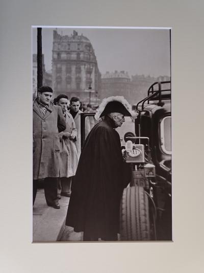 Henri Cartier-Bresson - Academician on his way to Nôtre-Dame, Paris, 1979 - Photolithograph 2