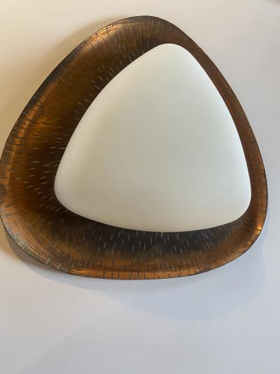 Goffredo Reggiani. Triangular wall light in opaline glass and copper 2