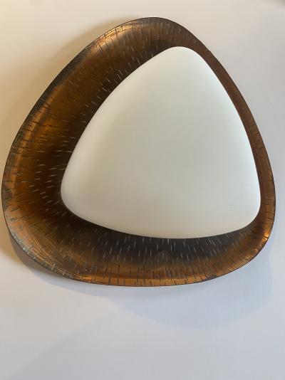 Goffredo Reggiani. Triangular wall light in opaline glass and copper 2