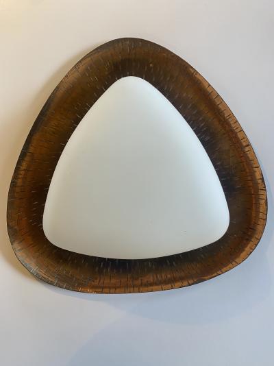 Goffredo Reggiani. Triangular wall light in opaline glass and copper 2