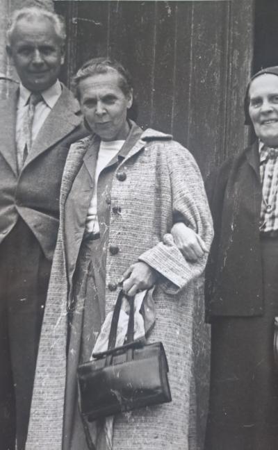 Daniel Wallard - Louis Aragon, Elsa Triolet et Lili Brik, 1956 - Tirage argentique 2
