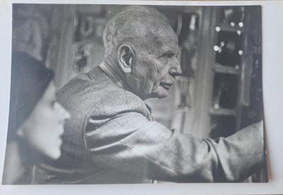 Daniel Wallard - Louis Aragon, rue de Varennes 1978 - Silver gelatin print 2