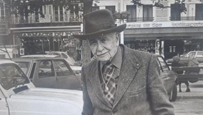 Daniel Wallard - Louis Aragon, Trouville 1979 - Tirage argentique 2