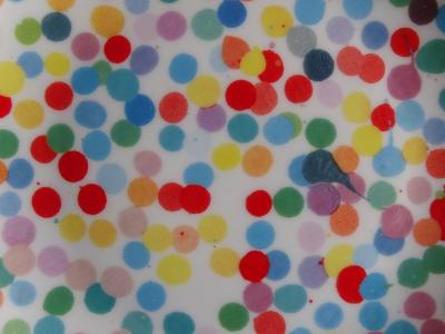 Damien Hirst - Assiette à pois sur toute la surface 2