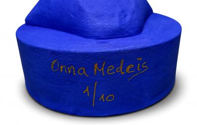 Onna Medeis, Sphynx monochrome, sculpture série limitée, 2025 2