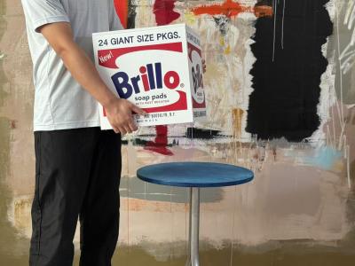 Andy Warho, Brillo Box White (Flat), 2025, Digitaldruck auf Holzbox 2