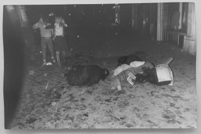 Reporters associes - Manifestants blessés, Mai 68 - Tirage argentique 2