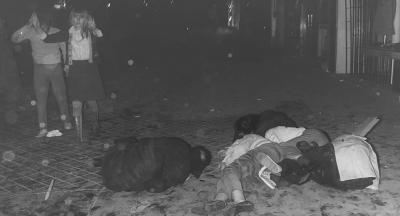 Reporters associes - Manifestants blessés, Mai 68 - Tirage argentique 2
