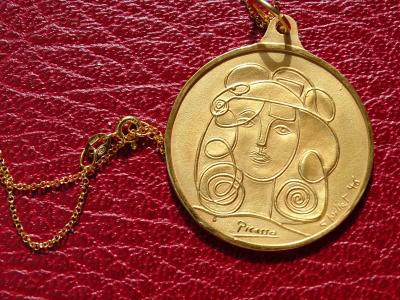 Pablo Picasso (after), young girl,  necklace and pendant 2