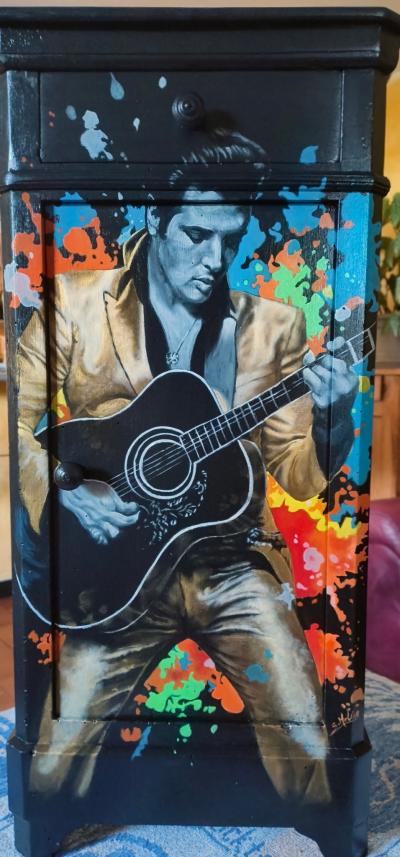 Sandra Melin . chevet Elvis. acrylique sur pin 2
