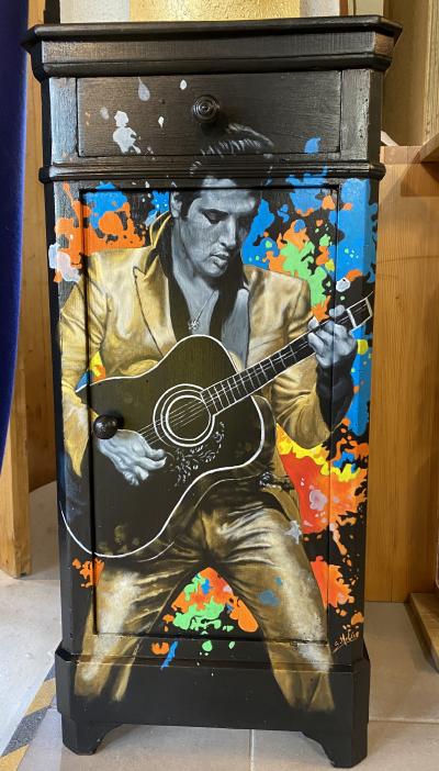 Sandra Melin . chevet Elvis. acrylique sur pin 2