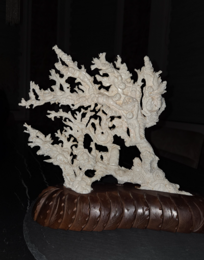 Chine - Groupe sculpté en corail blanc - XXème 2