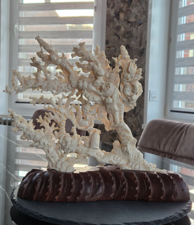 Chine - Groupe sculpté en corail blanc - XXème 2