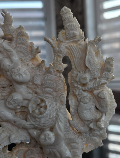Chine - Groupe sculpté en corail blanc - XXème 2