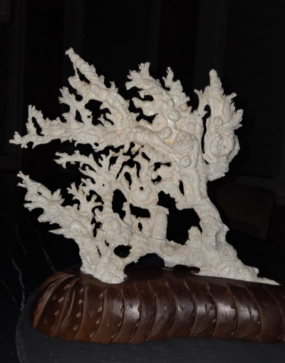 Chine - Groupe sculpté en corail blanc - XXème 2