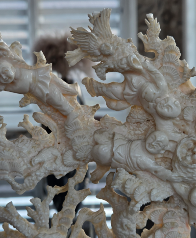 Chine - Groupe sculpté en corail blanc - XXème 2