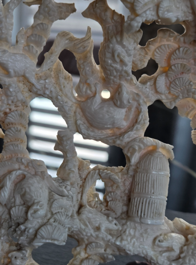 Chine - Groupe sculpté en corail blanc - XXème 2