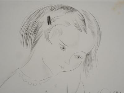 Mily POSSOZ : Fillette cousant - Gravure originale signée 2