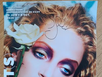 David LaChapelle x Uma Thurman - Affiche originale d’exposition (signé par l’artiste) - Vichy - 2026 2