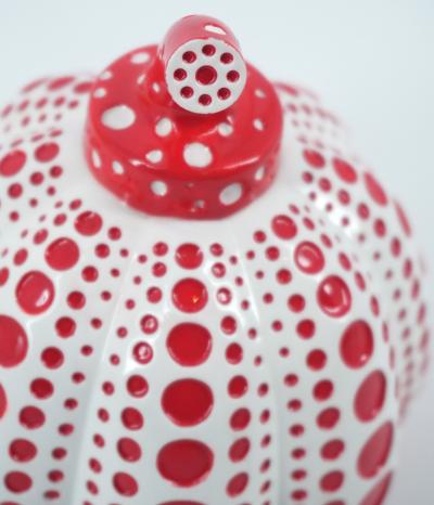 Yayoi Kusama - Dots Obsession (Pumpkin red) - Sculpture signée 2