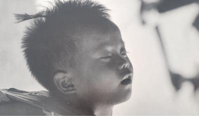 Werner Bischof - Enfant en pleurs dans un orphelinat 2
