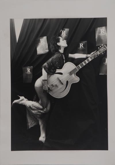 Irina IONESCO : Femme à la guitare, Tirage argentique original 2