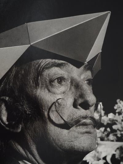 Marc LACROIX : Dali au tricorne cubiste, 1971  Photographie originale signée 2