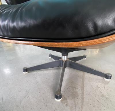 Charles et Ray Eames . Lounge chair et ottoman . 2