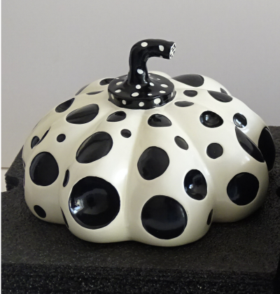 Yayoi KUSAMA : Citrouille de Naoshima (noir et blanc) - Sculpture 2