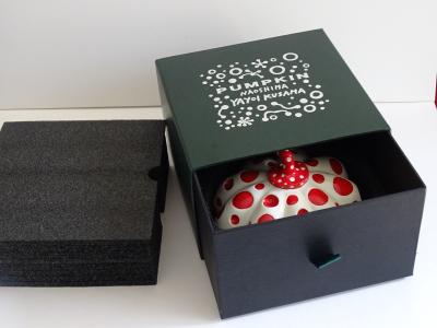 Yayoi KUSAMA : Citrouille de Naoshima (rouge et blanche) - Sculpture 2
