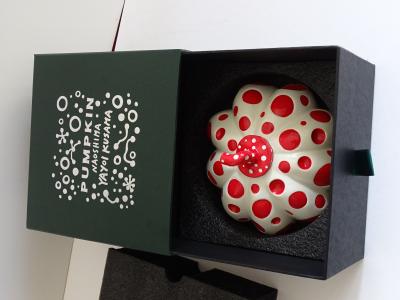 Yayoi KUSAMA : Citrouille de Naoshima (rouge et blanche) - Sculpture 2