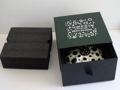 Yayoi KUSAMA : Citrouille de Naoshima (noir et blanc) - Sculpture 2