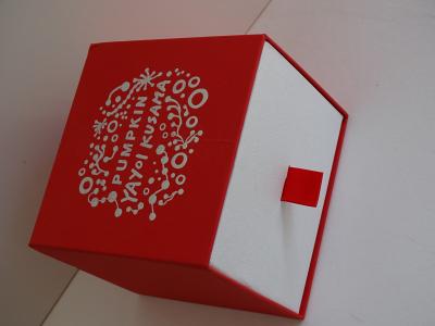 Yayoi Kusama - Citrouille (Noir/Rose) - Résine peinte à la main 2