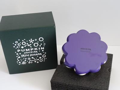 Yayoi KUSAMA : Citrouille de Naoshima (violet) - Sculpture 2
