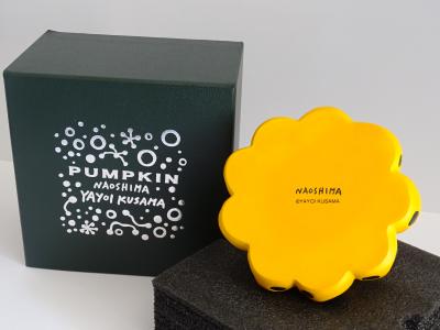 Yayoi KUSAMA : Citrouille de Naoshima (jaune et noire) - Sculpture 2
