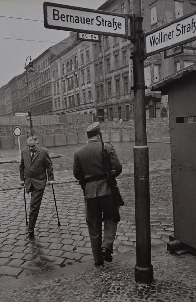 Henri Cartier-Bresson - Le mur de Berlin - Germany 1962 - Photolithograph 2