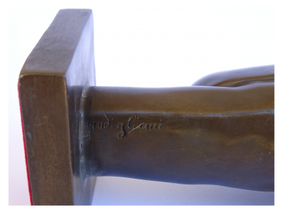 Amedeo Modigliani , Tête de jeune fille à la frange - Sculpture en Bronze 2