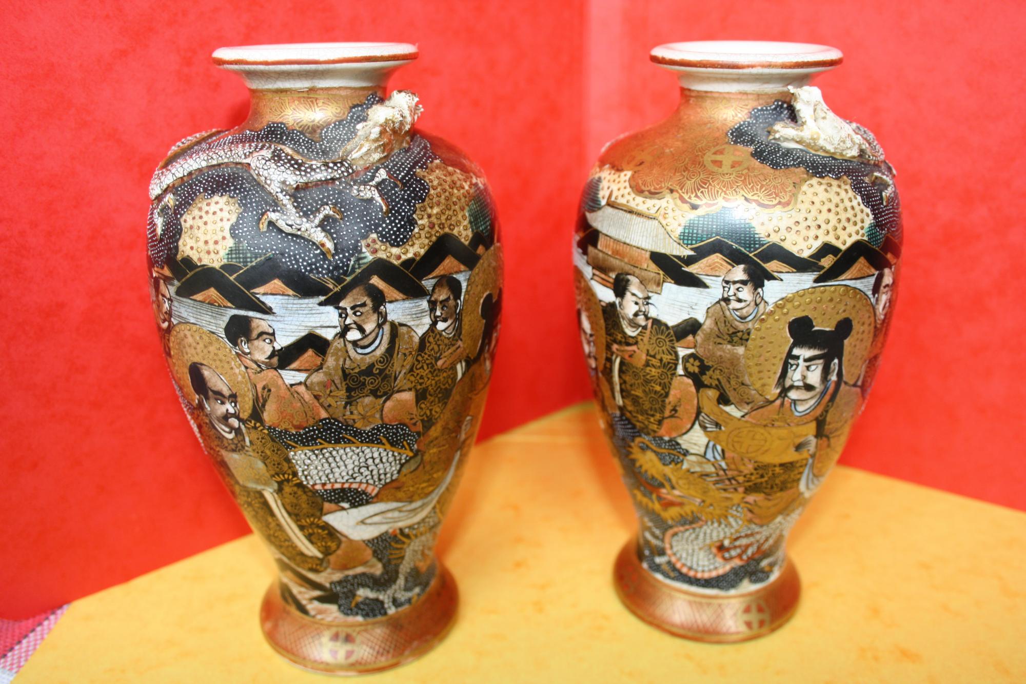 JAPON, époque MEIJI, début XXe Paire de vases Satsuma Art d'Asie