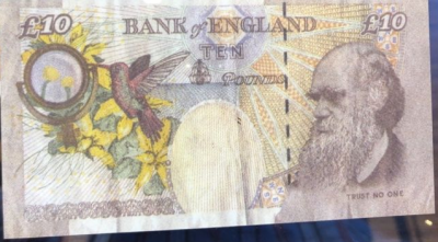 Banksy (d’après)  Lady Di Faced Tenner (Billet fac-similé de 10 £), 2004   Impression offset sur papier rigide 2