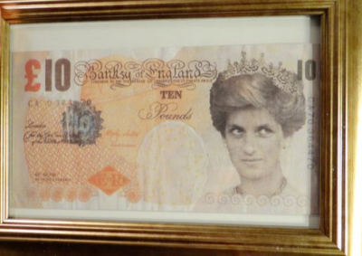 Banksy (d’après)  Lady Di Faced Tenner (Billet fac-similé de 10 £), 2004   Impression offset sur papier rigide 2