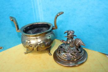 CHINE dynastie QING début XXe - Brule parfum tripode en bronze 2