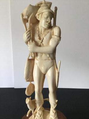 Statuette en ivoire intitulée 
